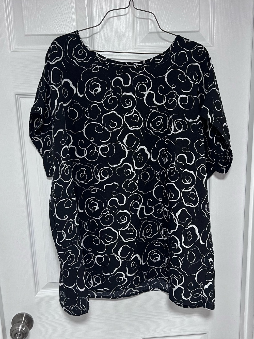 Women’s Black & White Floral Print Top Size 3XL